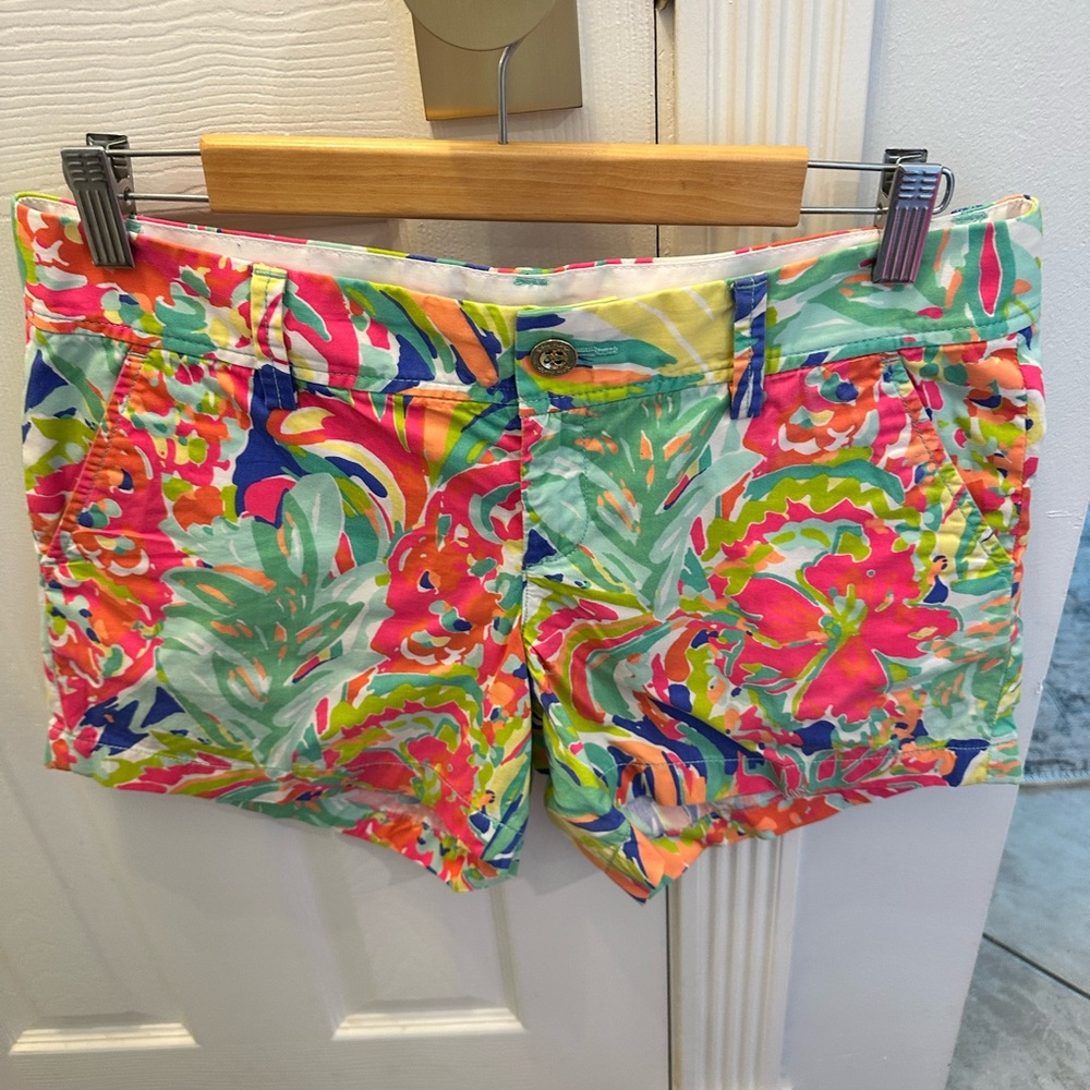 Lilly Pulitzer Callahan Shorts in a Vibrant Floral Design